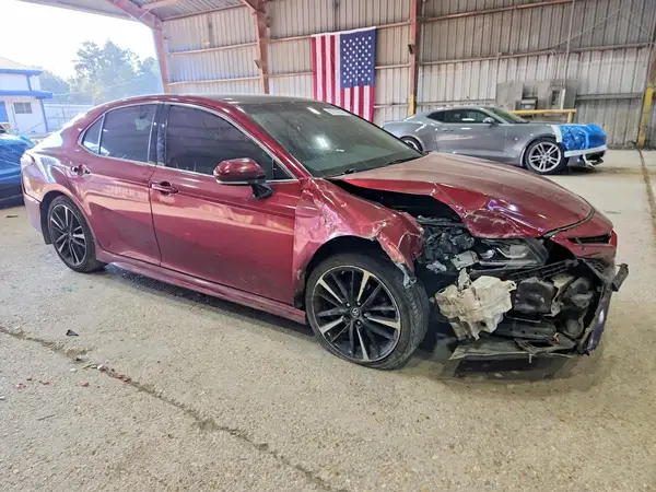 4T1B61HK8JU578873 — 2018 Toyota Camry, фото 4 с аукциона Copart 06.10.2026, Передняя часть