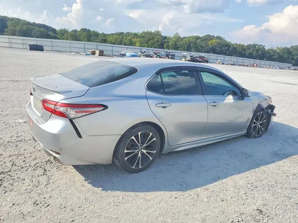 4T1B11HK7JU077164 — 2018 Toyota Camry, фото 3 с аукциона Copart 14.10.2026, Передняя часть