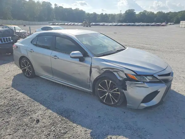 4T1B11HK7JU077164 — 2018 Toyota Camry, фото 4 с аукциона Copart 14.10.2026, Передняя часть