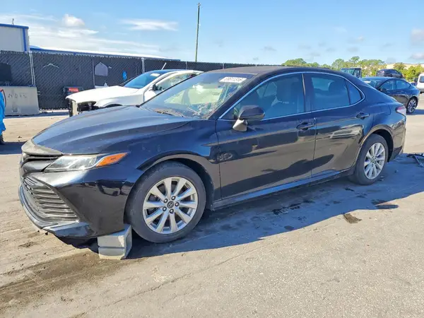 4T1B11HK0JU068080 — 2018 Toyota Camry, Механические повреждения (Mechanical), фото до ремонта