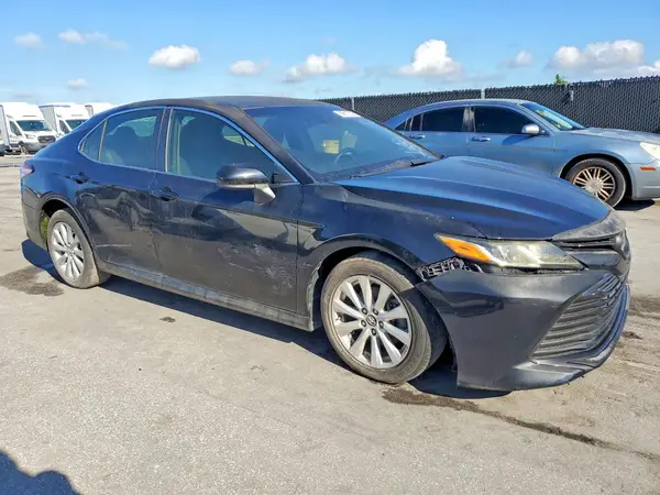 4T1B11HK0JU068080 — 2018 Toyota Camry, фото 4 с аукциона Copart 05.10.2026, Механические повреждения