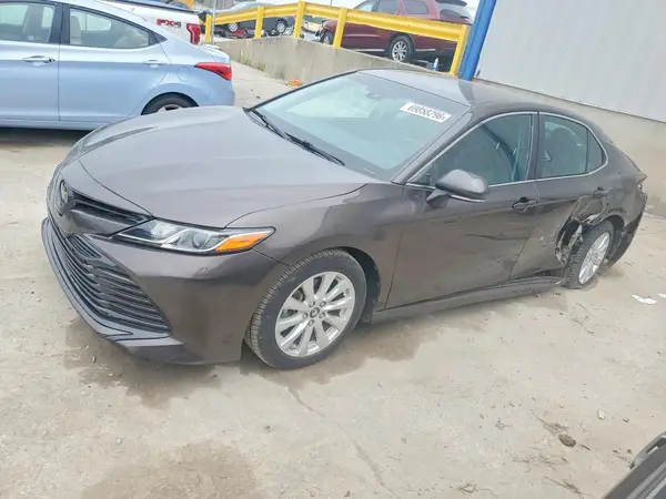 4T1B11HK9JU530782 — 2018 Toyota Camry, Боковая часть (Side), фото до ремонта
