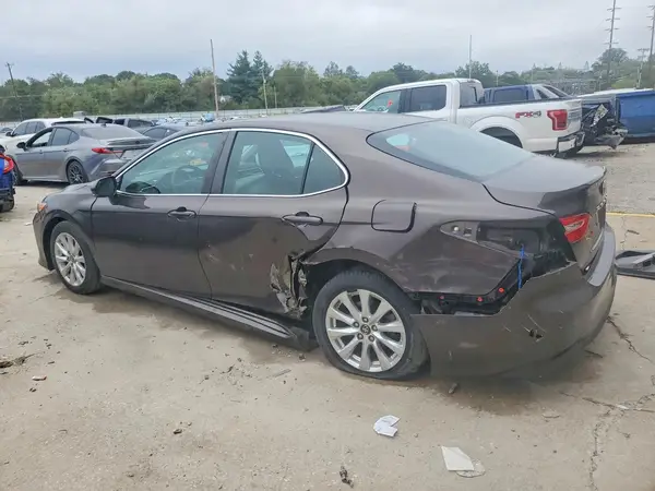 4T1B11HK9JU530782 — 2018 Toyota Camry, фото 2 с аукциона Copart 14.10.2026, Боковая часть
