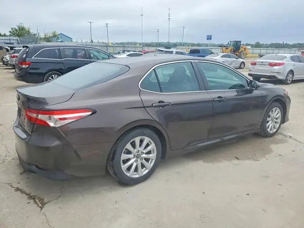 4T1B11HK9JU530782 — 2018 Toyota Camry, фото 3 с аукциона Copart 14.10.2026, Боковая часть