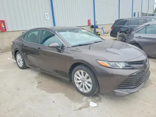 4T1B11HK9JU530782 — 2018 Toyota Camry, фото 4 с аукциона Copart 14.10.2026, Боковая часть