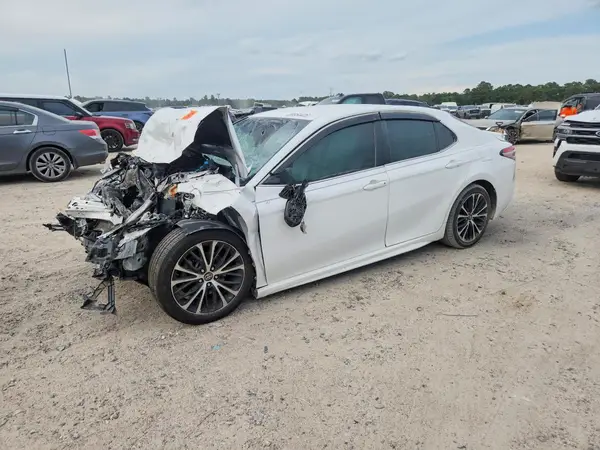 4T1B11HK4JU005645 — 2018 Toyota Camry, Передняя часть (Front End), фото до ремонта