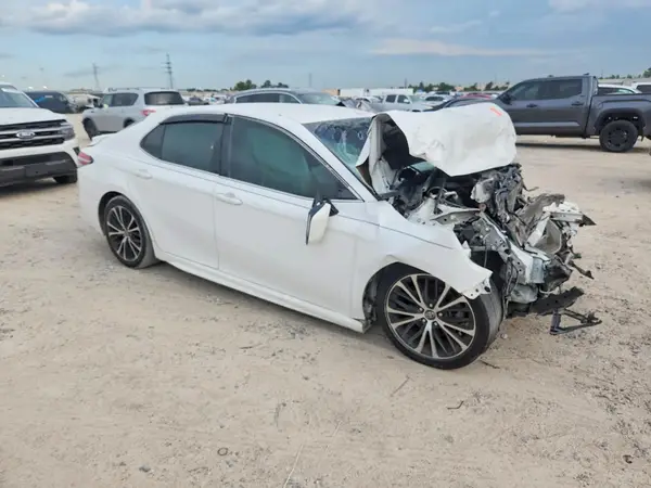 4T1B11HK4JU005645 — 2018 Toyota Camry, фото 4 с аукциона Copart 13.10.2026, Передняя часть