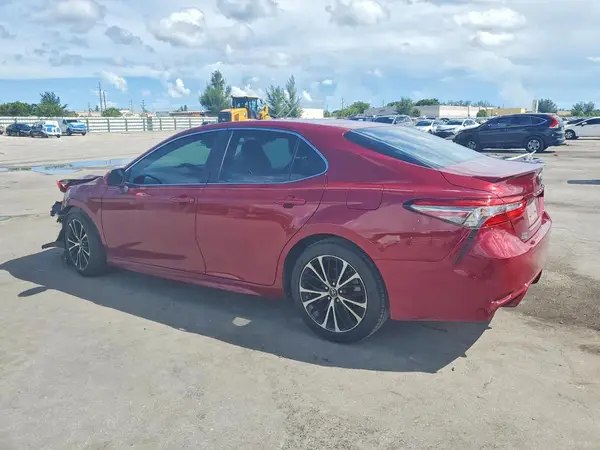 4T1B11HK5JU602268 — 2018 Toyota Camry, фото 2 с аукциона Copart 30.09.2026, Передняя часть