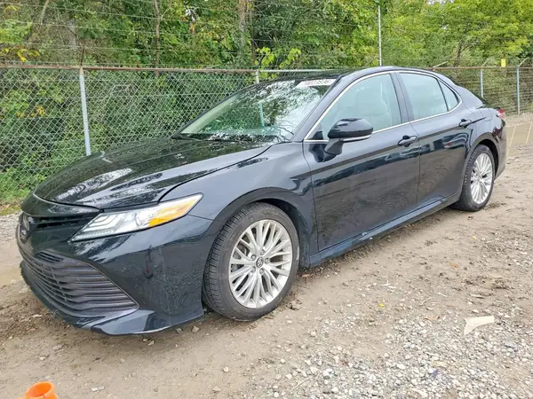4T1B11HK5JU050948 — 2018 Toyota Camry, Передняя часть (Front End), фото до ремонта