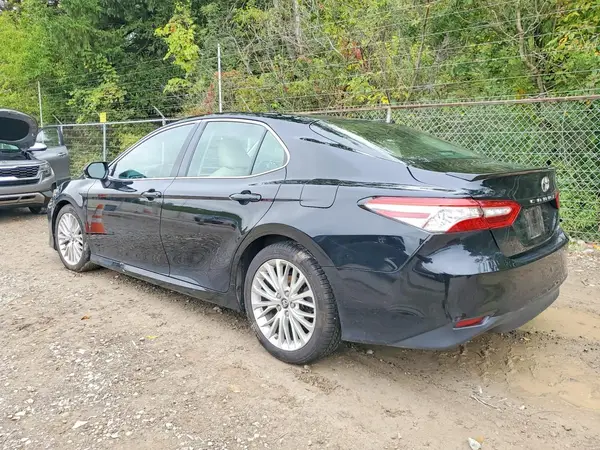 4T1B11HK5JU050948 — 2018 Toyota Camry, фото 2 с аукциона Copart 14.10.2026, Передняя часть