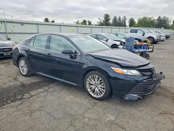 4T1B11HK4JU517681 — 2018 Toyota Camry, фото 4 с аукциона Copart, Передняя часть