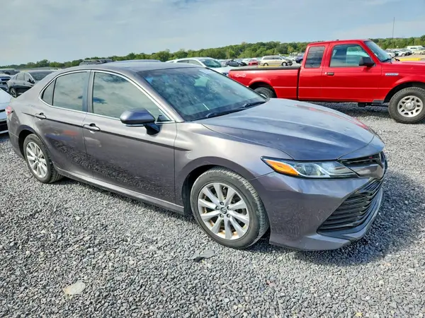 4T1B11HK1JU632562 — 2018 Toyota Camry, фото 3 с аукциона Copart, Град