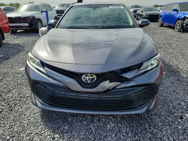 4T1B11HK1JU632562 — 2018 Toyota Camry, фото 4 с аукциона Copart, Град