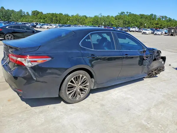 4T1B11HK5JU032014 — 2018 Toyota Camry, фото 3 с аукциона Copart, Передняя часть