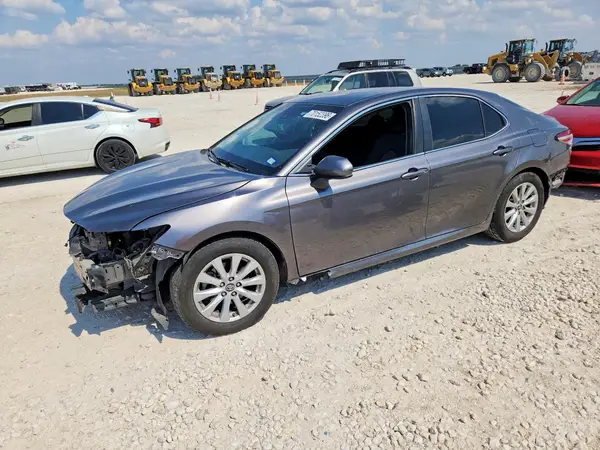 4T1B11HK5JU051016 — 2018 Toyota Camry, Передняя часть (Front End), фото до ремонта