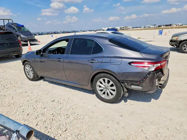 4T1B11HK5JU051016 — 2018 Toyota Camry, фото 2 с аукциона Copart 01.10.2026, Передняя часть