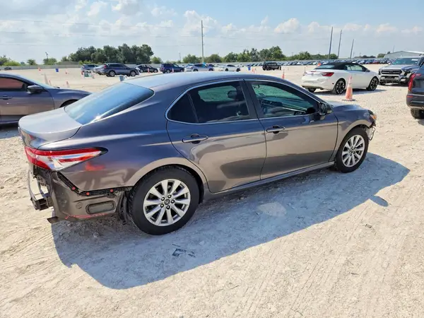 4T1B11HK5JU051016 — 2018 Toyota Camry, фото 3 с аукциона Copart 01.10.2026, Передняя часть