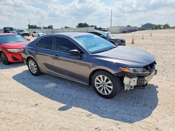 4T1B11HK5JU051016 — 2018 Toyota Camry, фото 4 с аукциона Copart 01.10.2026, Передняя часть