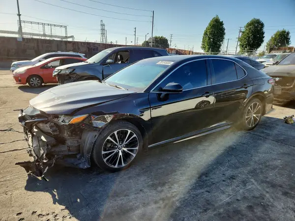 4T1B11HK1JU615003 — 2018 Toyota Camry, Передняя часть (Front End), фото до ремонта