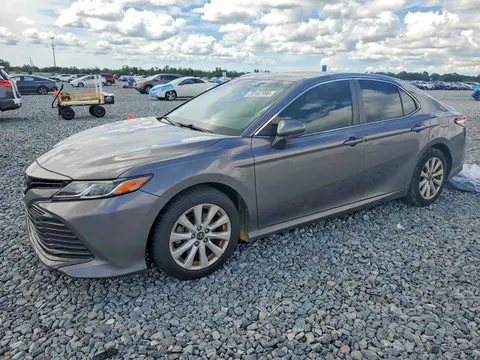 4T1B11HK4JU639005 — 2018 Toyota Camry, Передняя часть (Front End), фото до ремонта