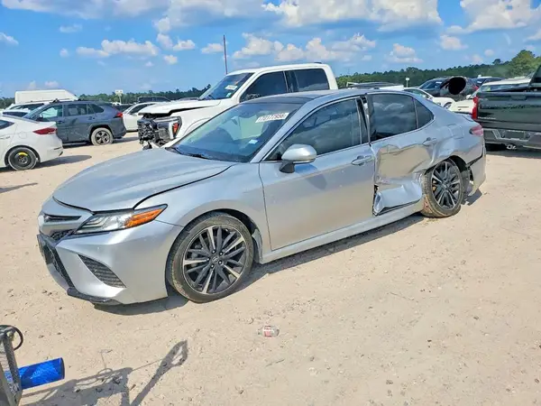 4T1BZ1HK7JU003896 — 2018 Toyota Camry, Боковая часть (Side), фото до ремонта