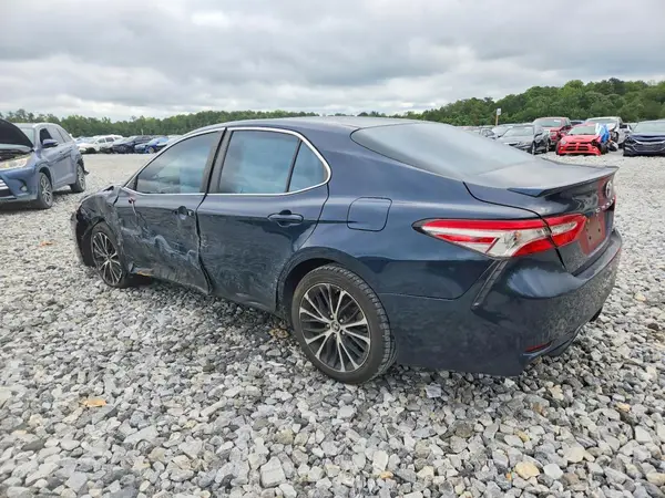 4T1B11HK1JU671832 — 2018 Toyota Camry, фото 2 с аукциона Copart, Боковая часть