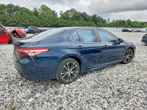 4T1B11HK1JU671832 — 2018 Toyota Camry, фото 3 с аукциона Copart, Боковая часть
