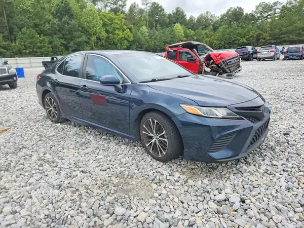 4T1B11HK1JU671832 — 2018 Toyota Camry, фото 4 с аукциона Copart, Боковая часть