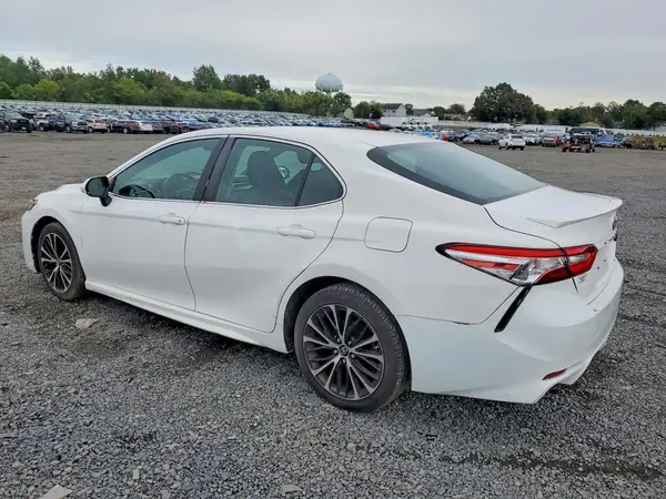 4T1B11HK8JU094135 — 2018 Toyota Camry, фото 2 с аукциона Copart 25.09.2026, Задняя часть
