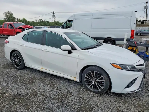 4T1B11HK8JU094135 — 2018 Toyota Camry, фото 4 с аукциона Copart 25.09.2026, Задняя часть