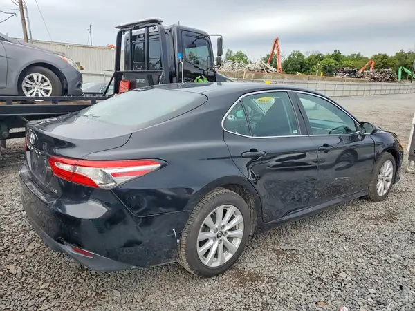 4T1B11HK2JU556107 — 2018 Toyota Camry, фото 3 с аукциона Copart 25.09.2026, Передняя часть