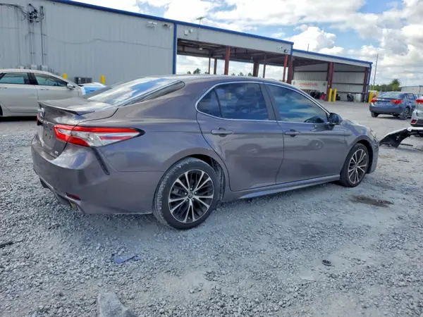 4T1B11HK1JU545518 — 2018 Toyota Camry, фото 3 с аукциона Copart 02.10.2026, Мелкие вмятины и царапины