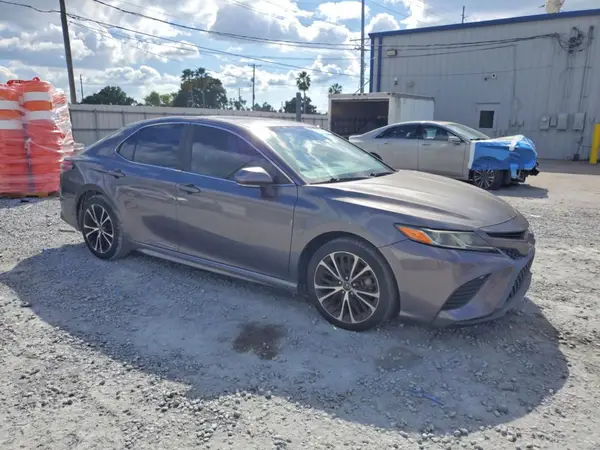 4T1B11HK1JU545518 — 2018 Toyota Camry, фото 4 с аукциона Copart 02.10.2026, Мелкие вмятины и царапины