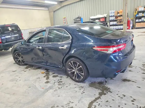 4T1B11HK6JU581267 — 2018 Toyota Camry, фото 2 с аукциона Copart 06.10.2026, Боковая часть