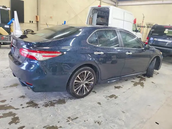 4T1B11HK6JU581267 — 2018 Toyota Camry, фото 3 с аукциона Copart 06.10.2026, Боковая часть