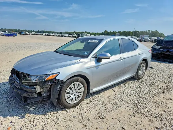 4T1B11HK7JU650404 — 2018 Toyota Camry, Передняя часть (Front End), фото до ремонта