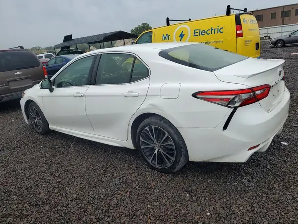 JTNB11HK3J3006565 — 2018 Toyota Camry, фото 2 с аукциона Copart, Град