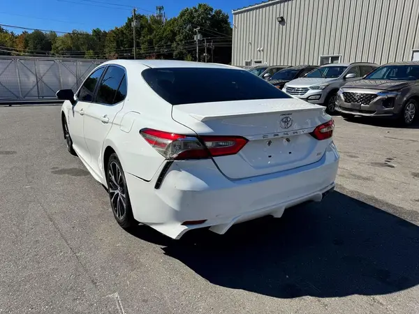 4T1B11HK8JU567855 — 2018 Toyota Camry, фото 2 с аукциона Copart 07.10.2026, Мелкие вмятины и царапины