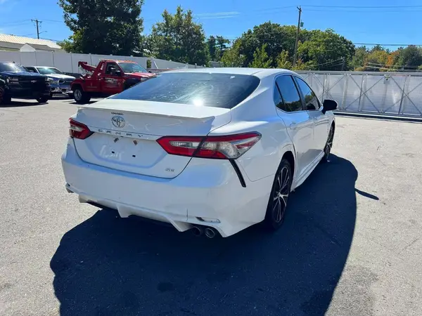 4T1B11HK8JU567855 — 2018 Toyota Camry, фото 3 с аукциона Copart 07.10.2026, Мелкие вмятины и царапины