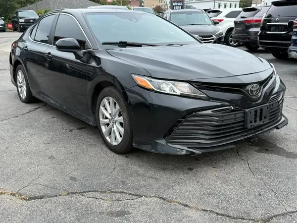 4T1B11HK3JU045926 — 2018 Toyota Camry, фото 4 с аукциона Copart, Мелкие вмятины и царапины