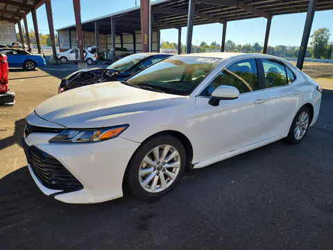 4T1B11HK2JU062636 — 2018 Toyota Camry, Механические повреждения (Mechanical), фото до ремонта