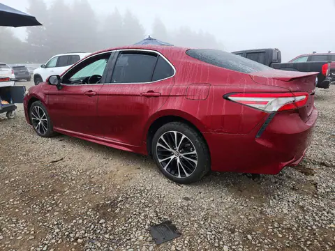 4T1B11HK0JU667237 — 2018 Toyota Camry, фото 2 с аукциона Copart 13.10.2026, Мелкие вмятины и царапины