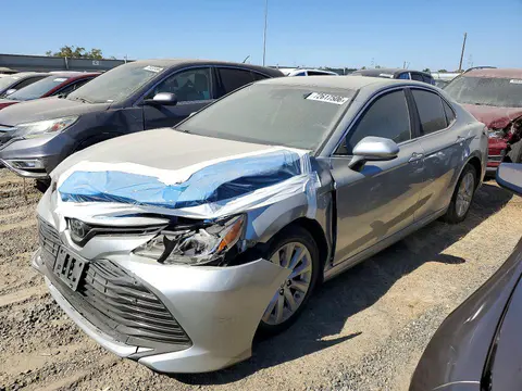 4T1B11HK4JU101677 — 2018 Toyota Camry, Передняя часть (Front End), фото до ремонта
