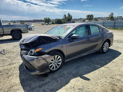 4T1B11HK4KU260605 — 2019 Toyota Camry, Передняя часть (Front End), фото до ремонта