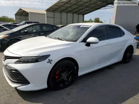 4T1B11HK7KU254247 — 2019 Toyota Camry, Сторона, фото до ремонта