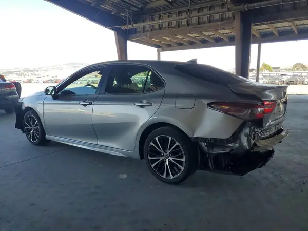 4T1B11HK8KU261787 — 2019 Toyota Camry, фото 2 с аукциона Copart, Передняя часть