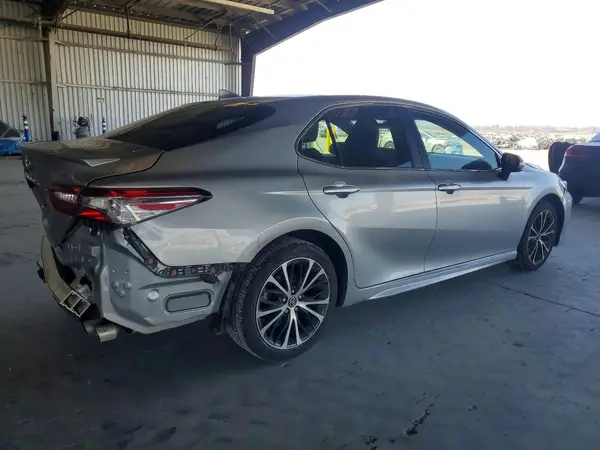 4T1B11HK8KU261787 — 2019 Toyota Camry, фото 3 с аукциона Copart, Передняя часть