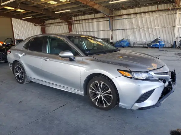 4T1B11HK8KU261787 — 2019 Toyota Camry, фото 4 с аукциона Copart, Передняя часть
