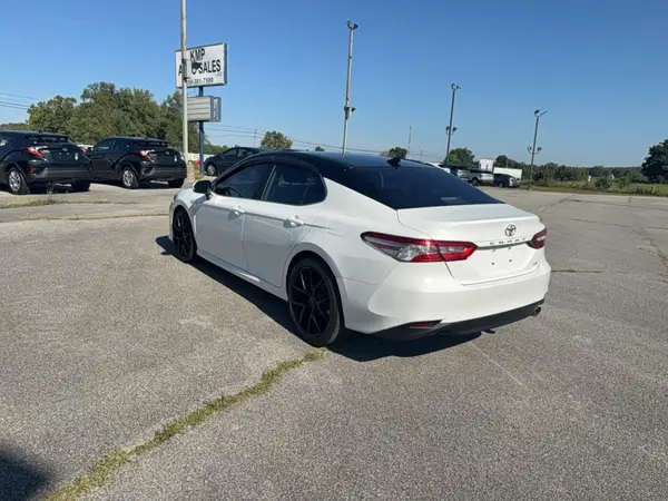 4T1B11HK7KU815806 — 2019 Toyota Camry, фото 3 с аукциона Copart 05.10.2026, Естественный износ