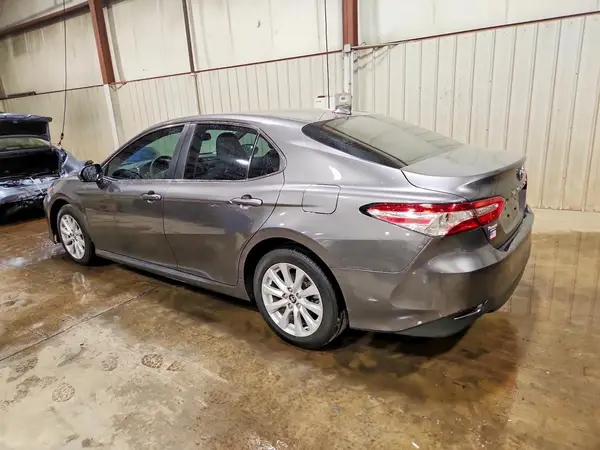 4T1B11HK4KU854949 — 2019 Toyota Camry, фото 2 с аукциона Copart 13.10.2026, Повреждения снизу